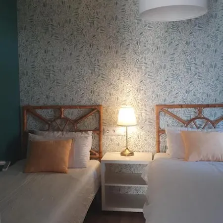 Con Jardin Y Piscina 아파트 *